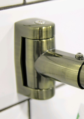 Karniz_dlya_shtory_na_vannu_Oregona_front_bronza