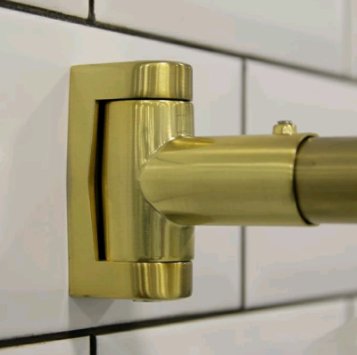 Karniz_dlya_shtory_na_vannu_Varna_zoloto