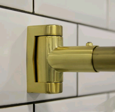 Karniz_dlya_shtory_na_vannu_Moderna_zoloto